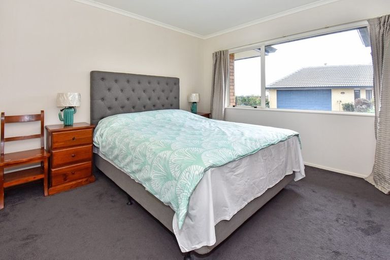 Photo of property in 32 Ewhurst Place, Goodwood Heights, Auckland, 2105