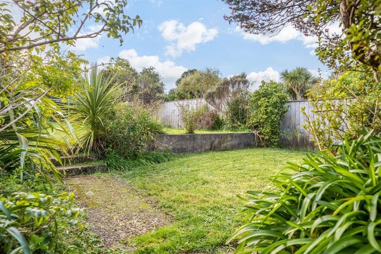 Photo of property in 6 Onehuka Road, Tirohanga, Lower Hutt, 5010