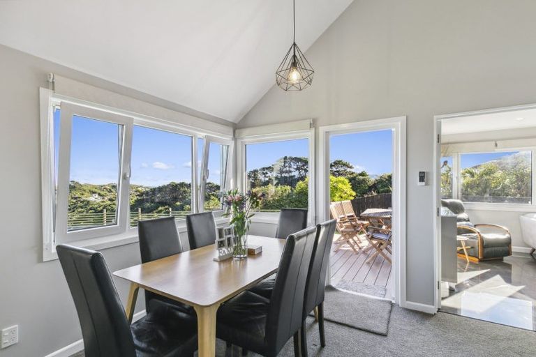 Photo of property in 2b Paratu Way, Strathmore Park, Wellington, 6022