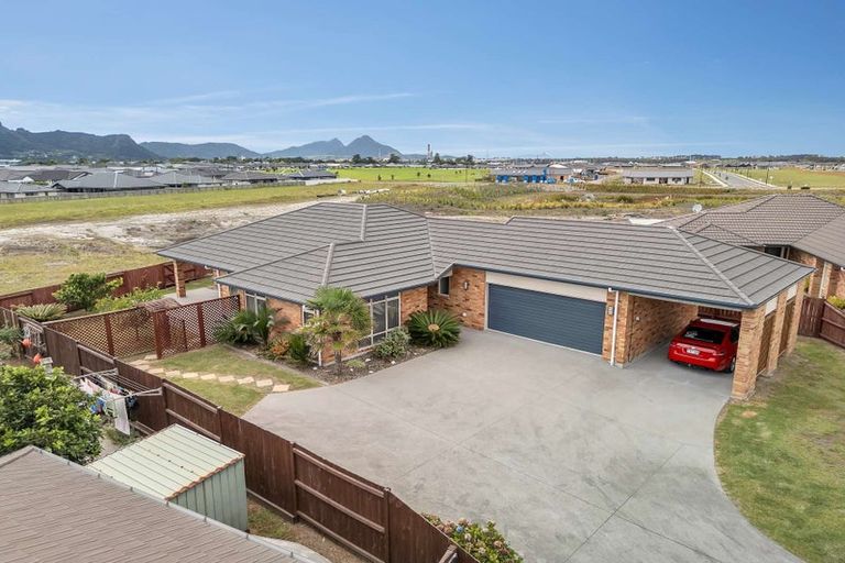 Photo of property in 11 Wai Place, One Tree Point, 0118