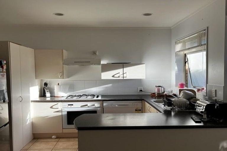 Photo of property in 2/1-5 Gleanor Avenue, Oteha, Auckland, 0632