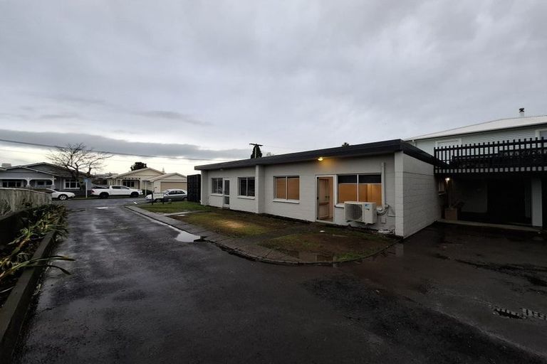 Photo of property in 33 Fulford Street, New Plymouth, 4310