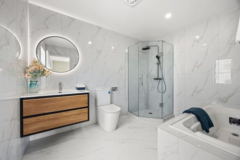 Photo of property in 60c Hutchinsons Road, Bucklands Beach, Auckland, 2014