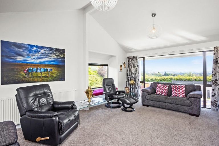Photo of property in 37 Hikanui Drive, Havelock North, 4130