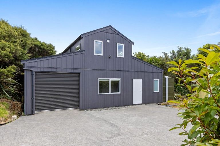 Photo of property in 60 Roberts Road, Matakatia, Whangaparaoa, 0930
