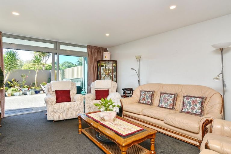 Photo of property in 2/272 Marine Parade, New Brighton, Christchurch, 8061