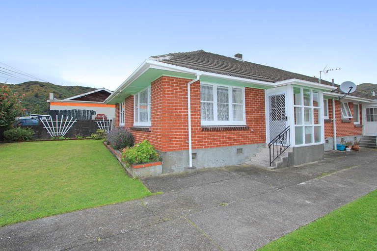 Photo of property in 1 Fairfield Avenue, Fairfield, Lower Hutt, 5011
