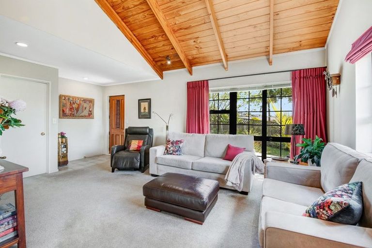 Photo of property in 1/8 Rifleman Rise, Unsworth Heights, Auckland, 0632