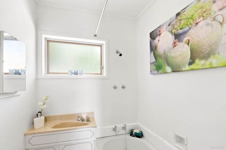 Photo of property in 2/4 Velma Road, Hillcrest, Auckland, 0627