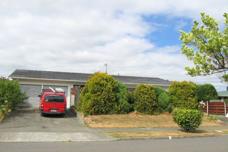 Photo of property in 22 Kentucky Street, Totara Park, Upper Hutt, 5018