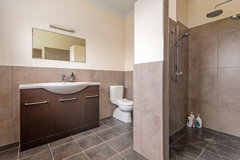 Photo of property in 8 Crabapple Close, Milson, Palmerston North, 4414