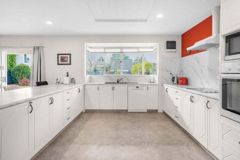 Photo of property in 15 Wood Street, Greytown, 5712