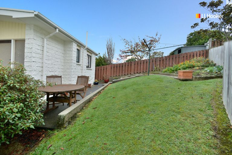 Photo of property in 35 Pioneer Crescent, Helensburgh, Dunedin, 9010