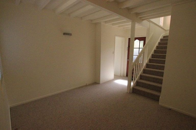 Photo of property in 1/5 Elderwood Lane, Belmont, Auckland, 0622