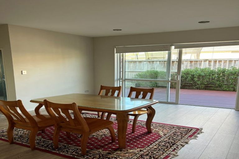 Photo of property in 74 Huntington Park Drive, Greenhithe, Auckland, 0632