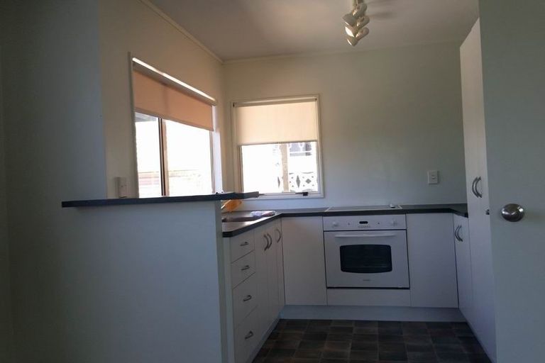 Photo of property in 10 Barron Drive, Green Bay, Auckland, 0604