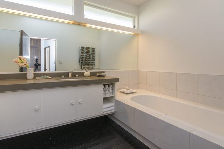 Photo of property in 27 Cheviot Road, Lowry Bay, Lower Hutt, 5013