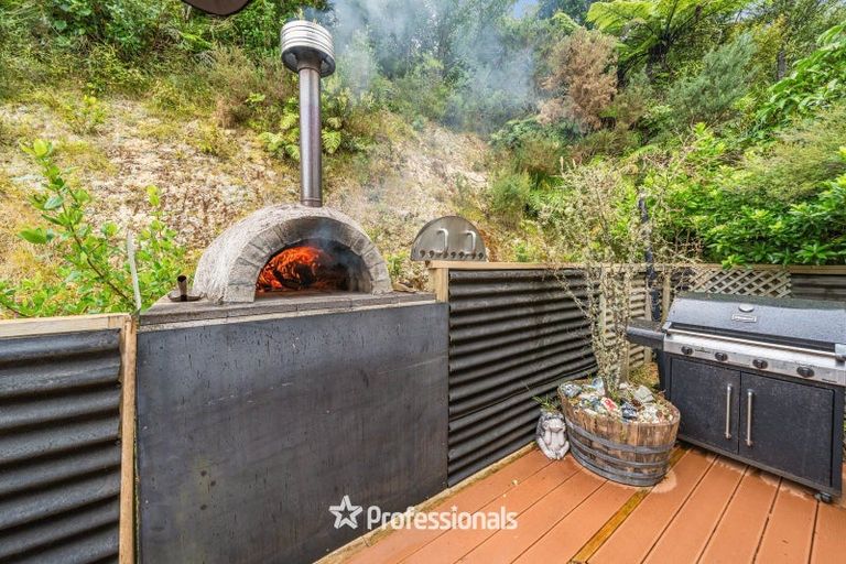 Photo of property in 12 Otonga Heights, Maungaraki, Lower Hutt, 5010