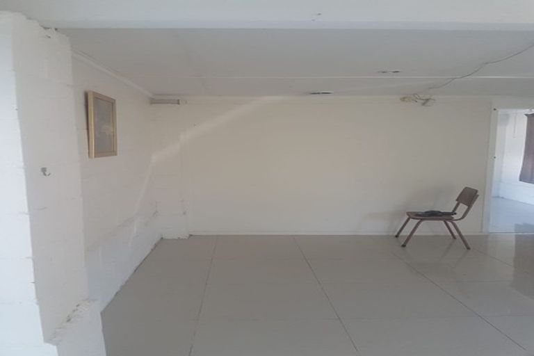 Photo of property in 20 Woodford Avenue, Henderson, Auckland, 0610