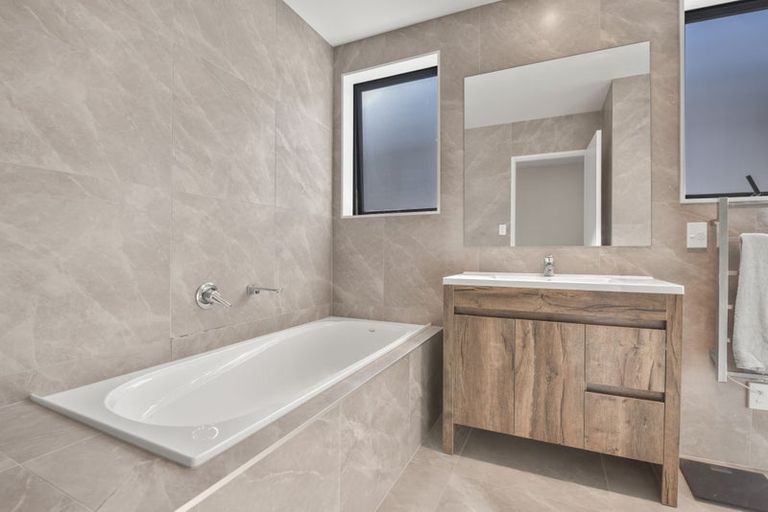 Photo of property in 10 Seafarer Crescent, Stanmore Bay, Whangaparaoa, 0932