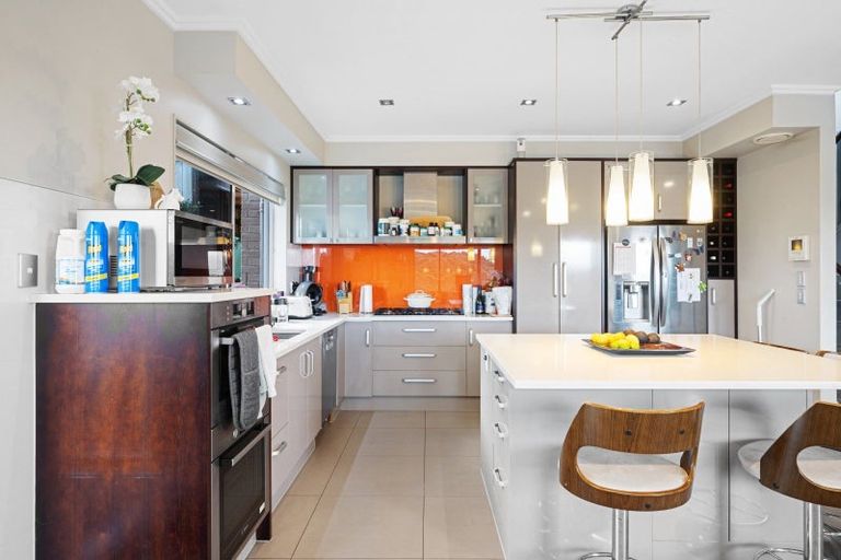 Photo of property in 8 Henriette Place, The Gardens, Auckland, 2105