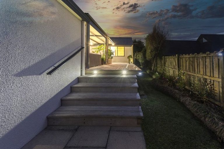 Photo of property in 1/32 Glucina Avenue, West Harbour, Auckland, 0618