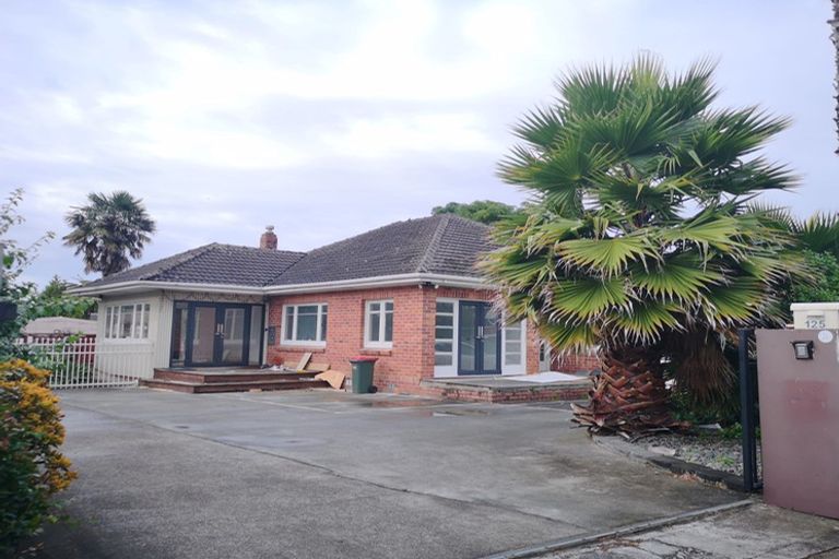 Photo of property in 125 East Tamaki Road, Papatoetoe, Auckland, 2025