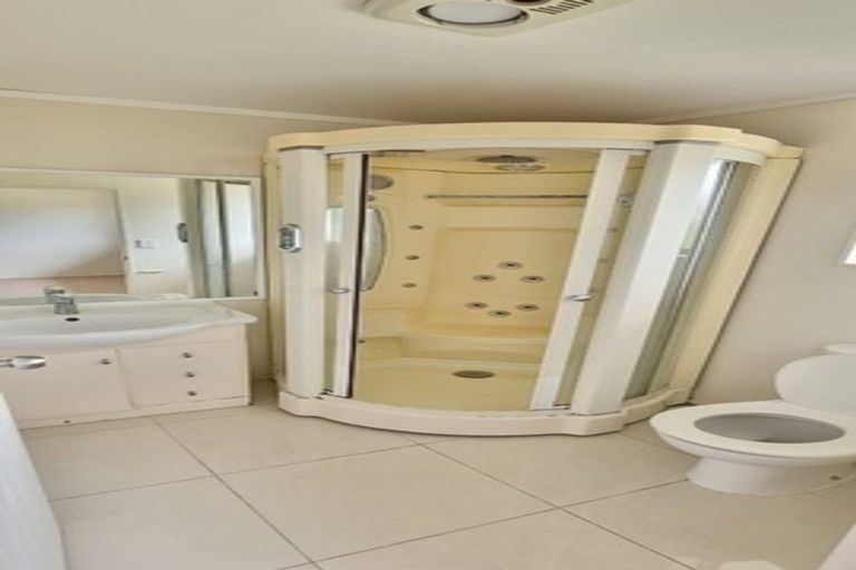 Photo of property in 13 Cleek Road, Mangere East, Auckland, 2024