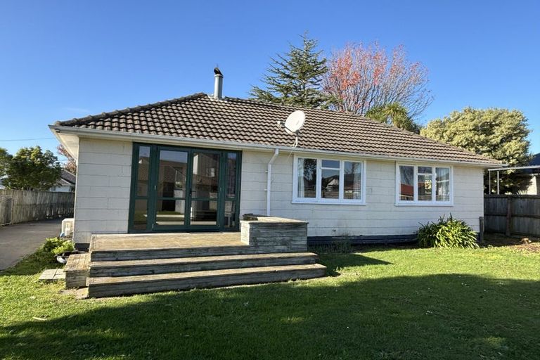Photo of property in 37 Lambeth Crescent, Redwood, Christchurch, 8051