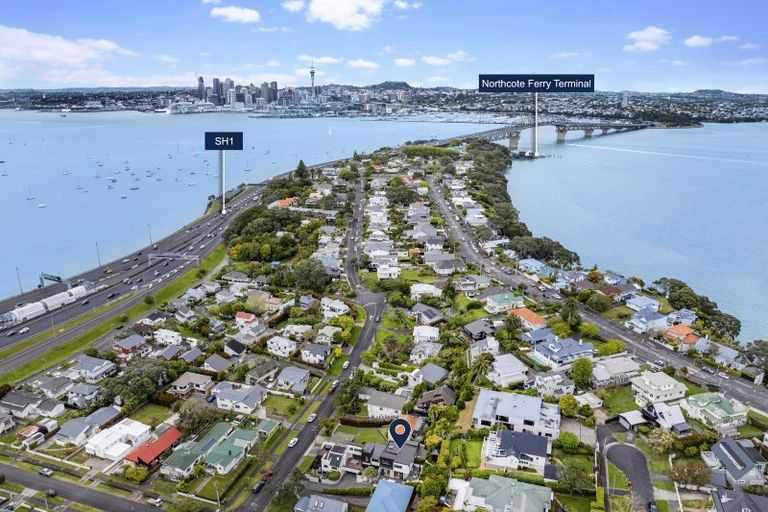 Photo of property in 14c Alfred Street, Northcote Point, Auckland, 0627
