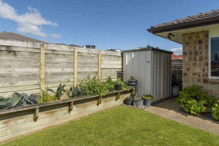 Photo of property in 15 Parkland Rise, Omokoroa, 3114