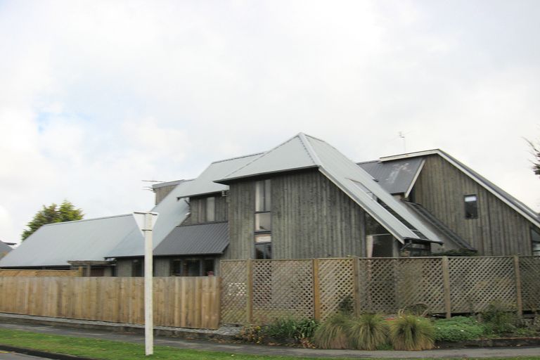 Photo of property in 2/1 Parkstone Avenue, Ilam, Christchurch, 8041