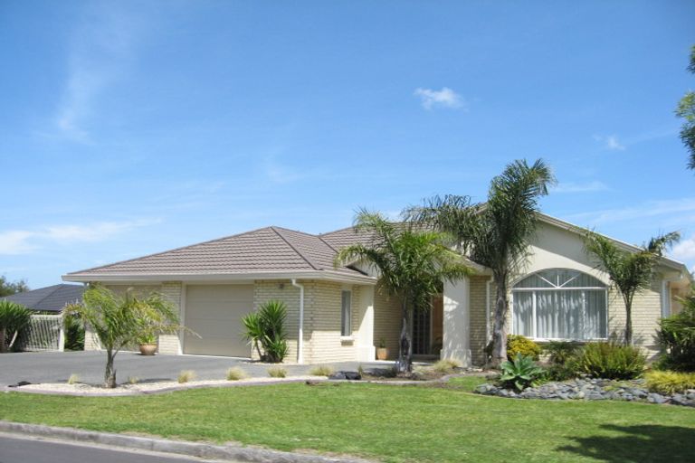Photo of property in 36 Sunny Crescent, Huapai, Kumeu, 0810