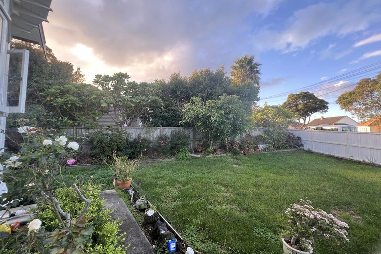 Photo of property in 30 Niccol Avenue, Narrow Neck, Auckland, 0624