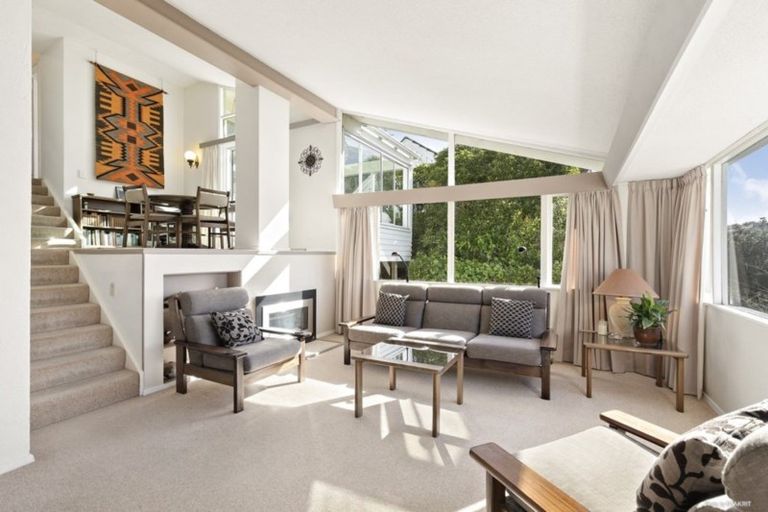 Photo of property in 16 Tai Paku Paku Road, Karaka Bays, Wellington, 6022