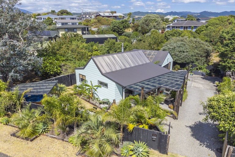 Photo of property in 2 Island View Terrace, Waikanae Beach, Waikanae, 5036
