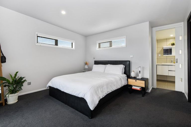 Photo of property in 2b Pah Road, Kawaha Point, Rotorua, 3010