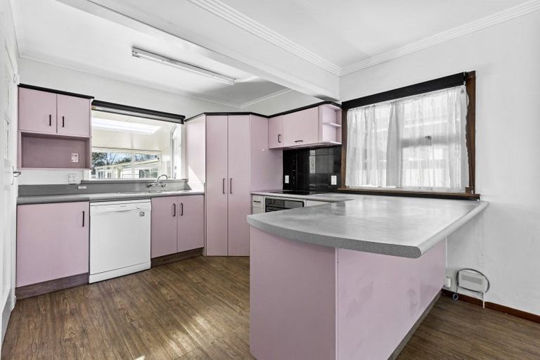 Photo of property in 84 Glover Road, Hawera, 4610