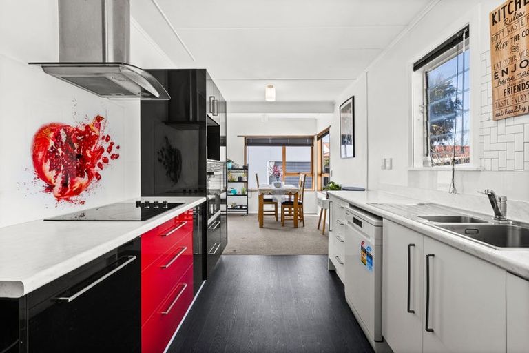 Photo of property in 102 Nuffield Avenue, Marewa, Napier, 4110