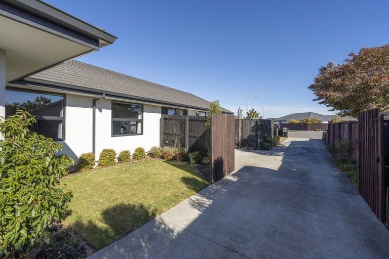 Photo of property in 2/8 Hurst Place, Parklands, Christchurch, 8083