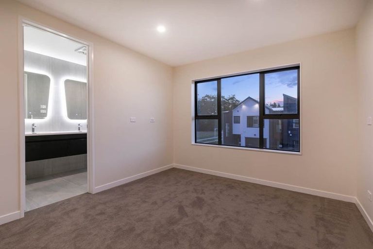 Photo of property in 93a Argent Lane, Wainui, 0932