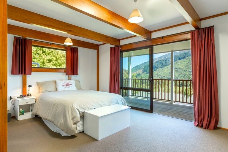 Photo of property in 1702 Queen Charlotte Drive, Linkwater, Picton, 7281