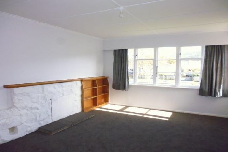 Photo of property in 2 Pringle Street, Taita, Lower Hutt, 5011