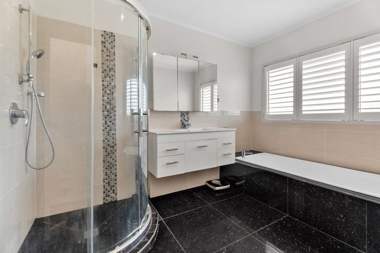 Photo of property in 24a Alexander Street, Cockle Bay, Auckland, 2014