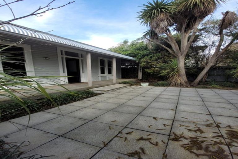 Photo of property in 4/6 Defoe Place, Waltham, Christchurch, 8023