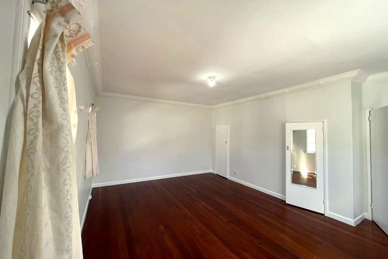 Photo of property in 3 Hayr Road, Three Kings, Auckland, 1042