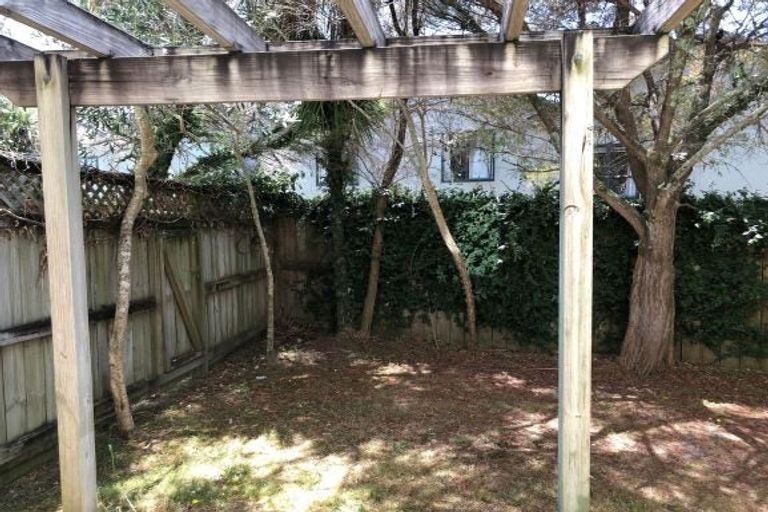 Photo of property in 11/3 Orwell Road, Greenhithe, Auckland, 0632