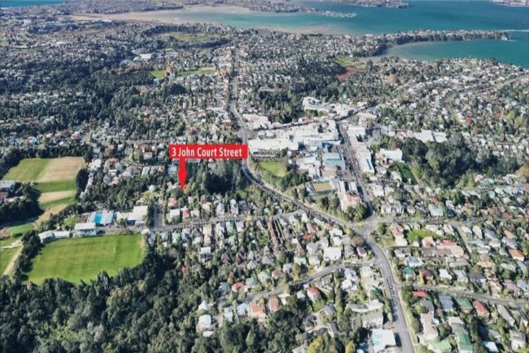 Photo of property in 3 John Court Street, Birkenhead, Auckland, 0626