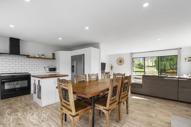 Photo of property in 316 Mountain Road, Maungaturoto, 0587