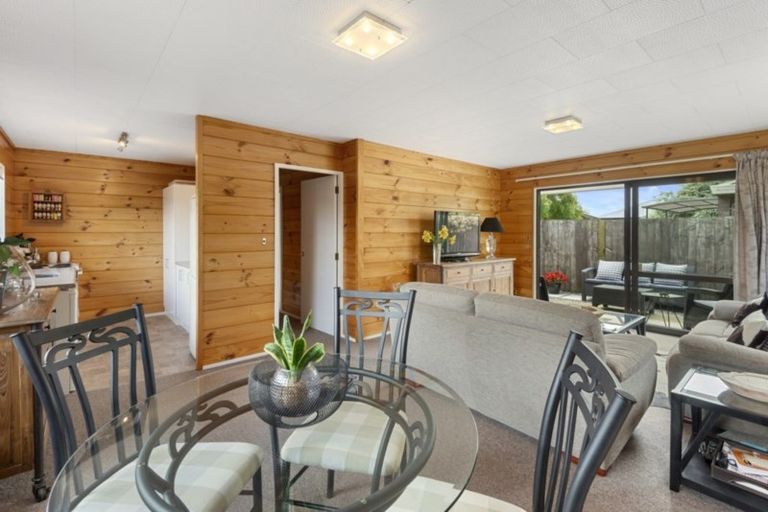 Photo of property in 2/31 Kirsten Place, Parklands, Christchurch, 8083